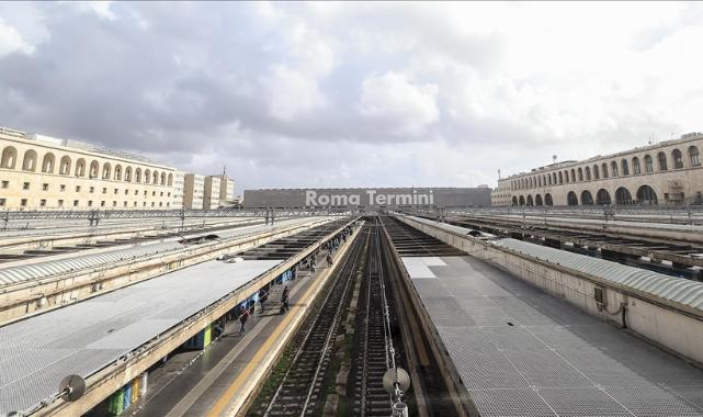 İtalya'da yüksek hızlı tren hattının kablolarının çalınması, seferlerde gecikmelere yol açtı