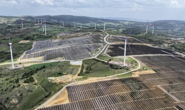Küresel Yenilenebilir Enerji Kurulu Gücü 5 Teravatı Aştı: 2030 Hedefinin Yarısına Yaklaşıldı