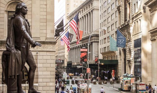 New York Borsası Karışık Açıldı: Teknoloji Hisseleri Sert Düştü, Dow Jones Yükseldi