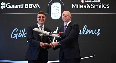 THY Miles&Smiles ile Garanti BBVA işbirliğinin 25. yılına özel uçak parçalarından kredi kartı