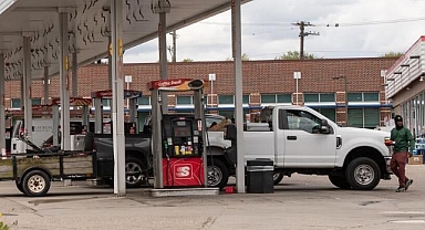 Trump, petroldeki düşüşün pompa fiyatlarına yansıtılmamasının incelenmesini istedi