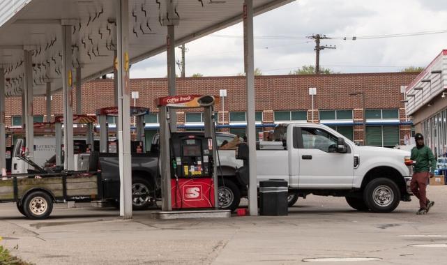 Trump, petroldeki düşüşün pompa fiyatlarına yansıtılmamasının incelenmesini istedi