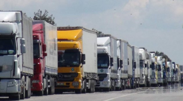 400 Türk TIR'ı sınır kapılarından mahsur kaldı