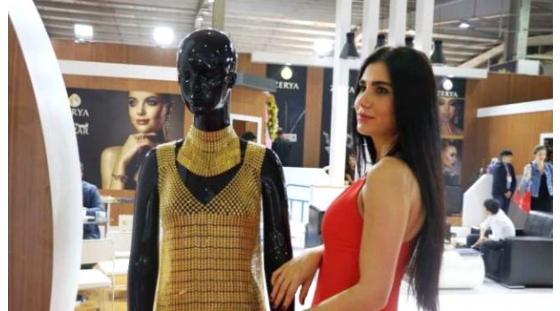 7 Kilo Altından Yapılan Elbiseyi, Iraklı Kuyumcu Satın Aldı