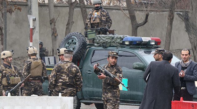 Afganistan'da camide intihar saldırısı