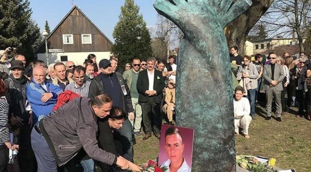 Almanya'da öldürülen Türk genci için anıt