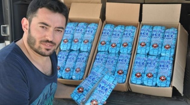 Ayda 9 ton buz küpü satıyor