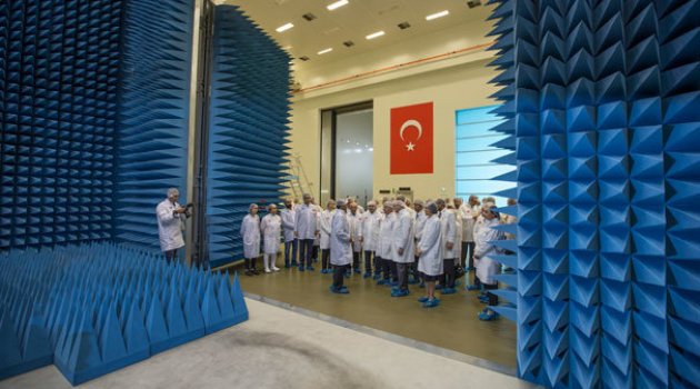 Bakanlar Arslan ve Özlü TÜRKSAT 6A'yı inceledi