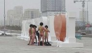 Borat mayosu giyen turistlere ceza