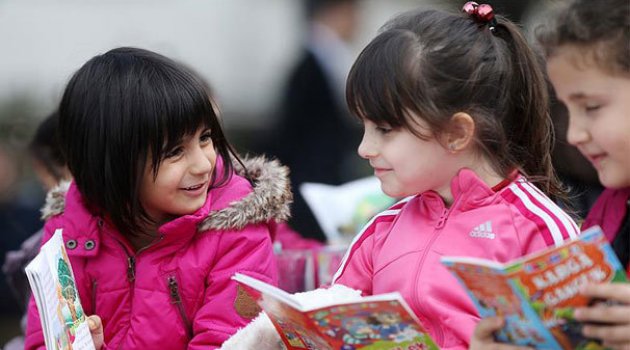 Çocuklara 'az ödev çok kitap' önerisi