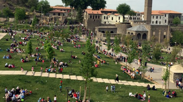Diyarbakır'da canlandı! Akın akın geliyorlar…