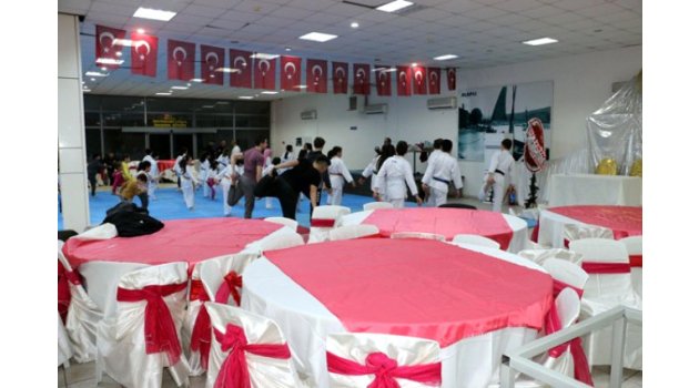 Düğün Salonunda Çalışarak 14 Madalya Kazandı