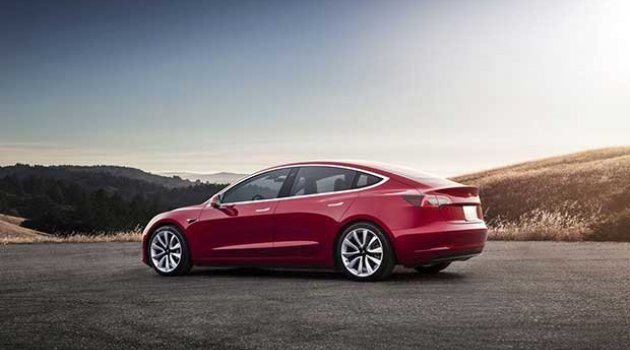 Elon Musk, Tesla Model 3 için hedefi tutturamadı