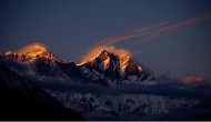 Everest'e tırmanan 2 dağcı öldü