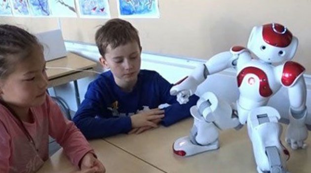 Finlandiya'da robot öğretmen ders başı yaptı