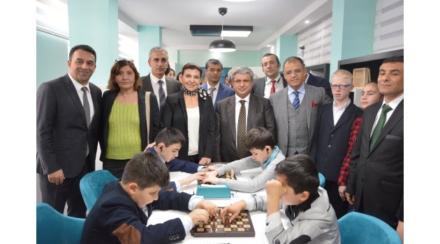 Görme engelli çocuklara satranç sınıfları