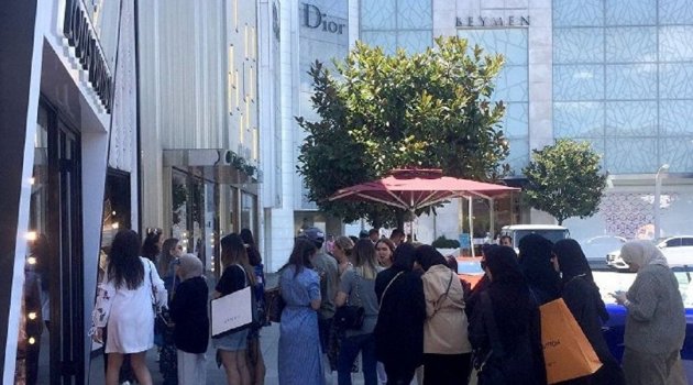 Haftayı 6.40 civarında tamamlayan dolar/TL, uluslararası piyasada 7.23 seviyesini kadar çıktı