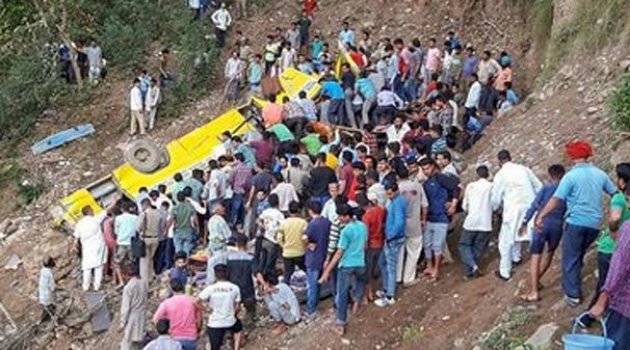 Hindistan'da çok feci kaza! En az 27 öğrenci öldü