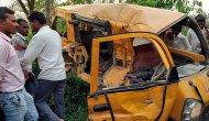 Hindistan'da tren okul servisine çarptı: 14 ölü