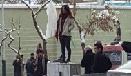 İran'da başörtüsünü çıkaran 29 kişi tutuklandı