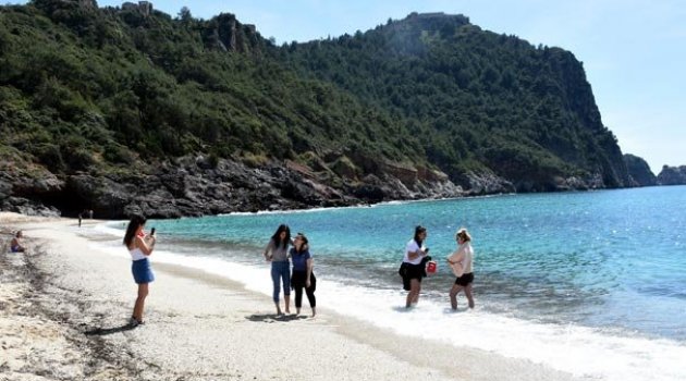 Kleopatra plajı her yıl 2 milyonu aşkın turist çekiyor