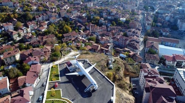Mahallenin ortasında yolcu uçağı!