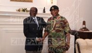 Mugabe de, ordu da ısrarcı