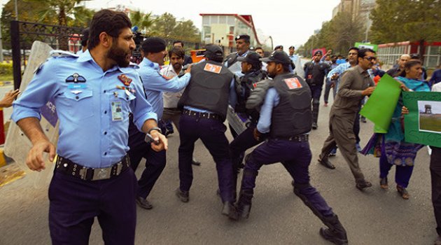 Pakistan'da Basın Özgürlüğü Günü'nde basına polis müdahalesi