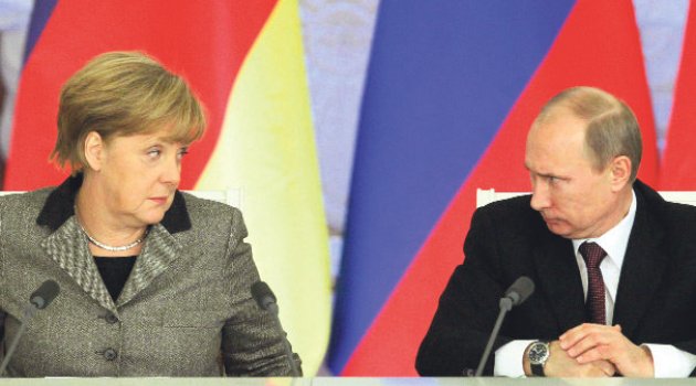 Putin Merkel ile Suriye’yi görüştü