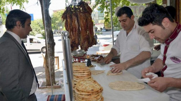Sabah erkenden kalkıp akın ediyorlar!