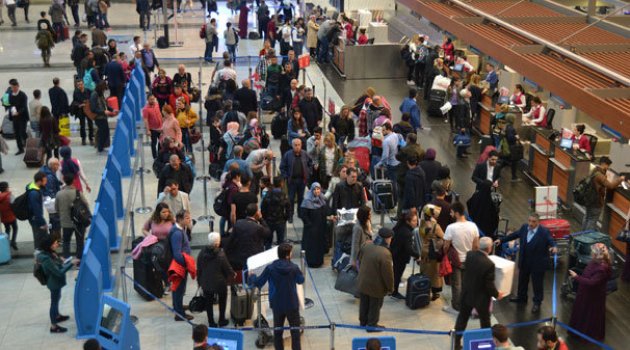 Sabiha Gökçen'de 23 Nisan yoğunluğu: 450 bin yolcu bekleniyor