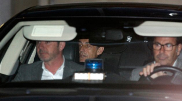 Sarkozy'nin 4 ülkeye gidişi yasaklandı