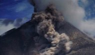 Sinabung Yanardağı yeniden kül püskürtmeye başladı