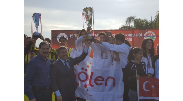 ŞÖLENSPOR PORTEKİZ’DEN ÜÇÜNCÜLÜK KUPASIYLA DÖNDÜ