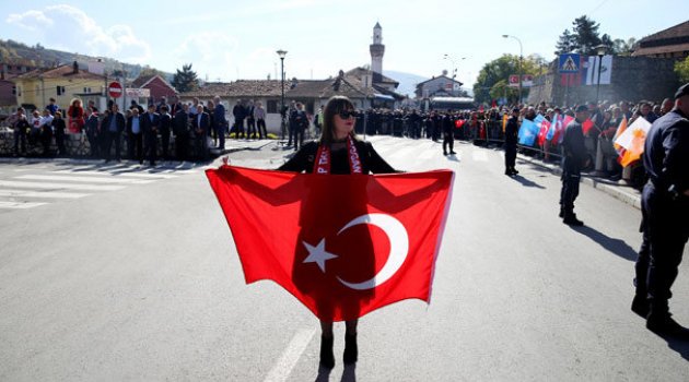 Son dakika... Erdoğan'ı Türk bayraklarıyla karşıladılar