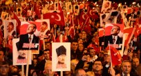 KADIKÖY'DE YÜZ BİNLER CUMHURİYET İÇİN YÜRÜDÜ