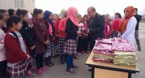 Milli Eğitim Müdürü orta okulda türban dağıttı!