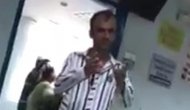 Tavuğu pansuman için hastaneye getirdi