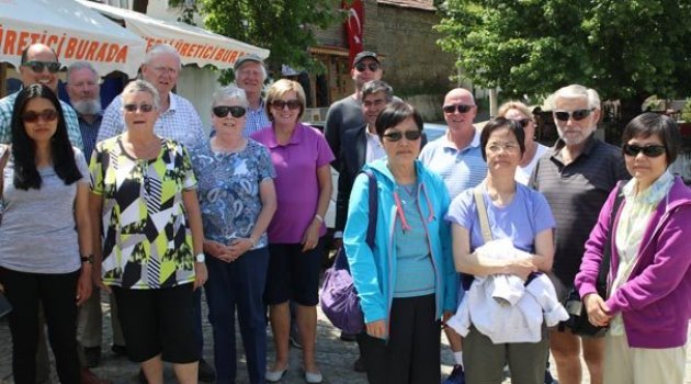Turistleri evlerinde konuk ediyorlar! Hem para kazanıyor hem de...