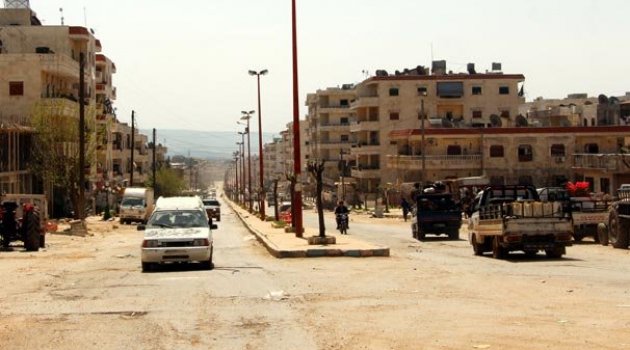 Türk askerlerinin teröristlerden temizlediği Afrin'e siviller dönmeye başladı
