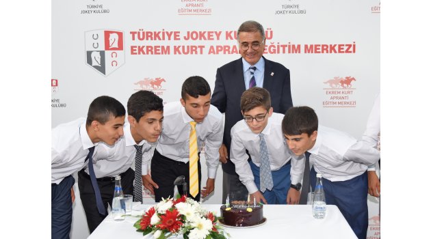 Türkiye Jokey Kulübü Başkanı Yasin Kadri Ekinci apranti adaylarıyla buluştu