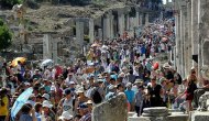 Türkiye'nin turizm geliri ve ziyaretçi sayısı arttı