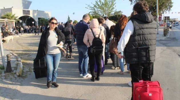 Valizini kapan oraya koştu!