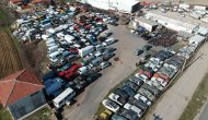 Yediemin otoparkına çekilen yüzlerce araç çürüyor